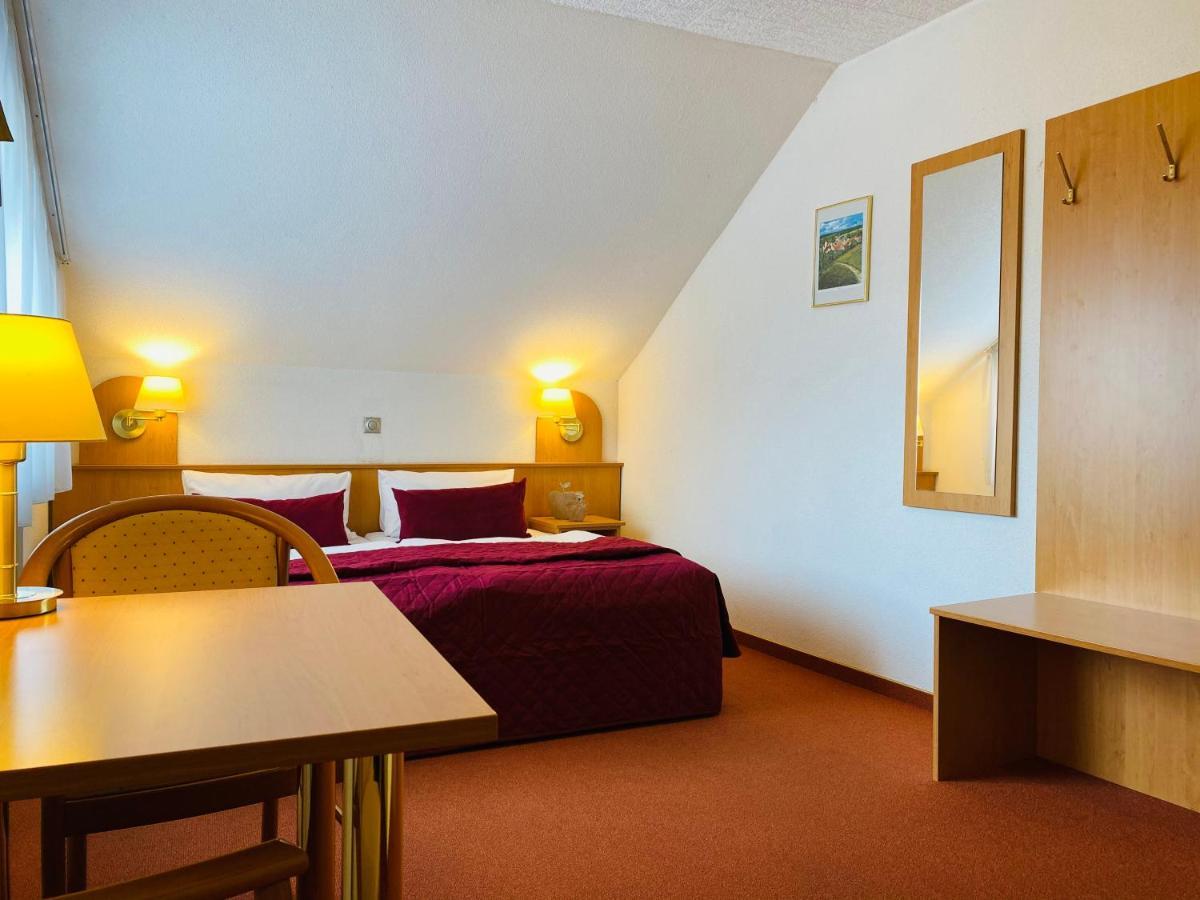 Hotel Zum Goldenen Adler à Pfarrweisach Extérieur photo